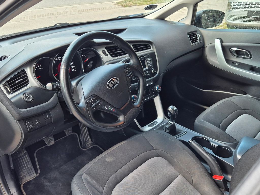 
Kia Ceed Edición Copa Mundial de la FIFA full									