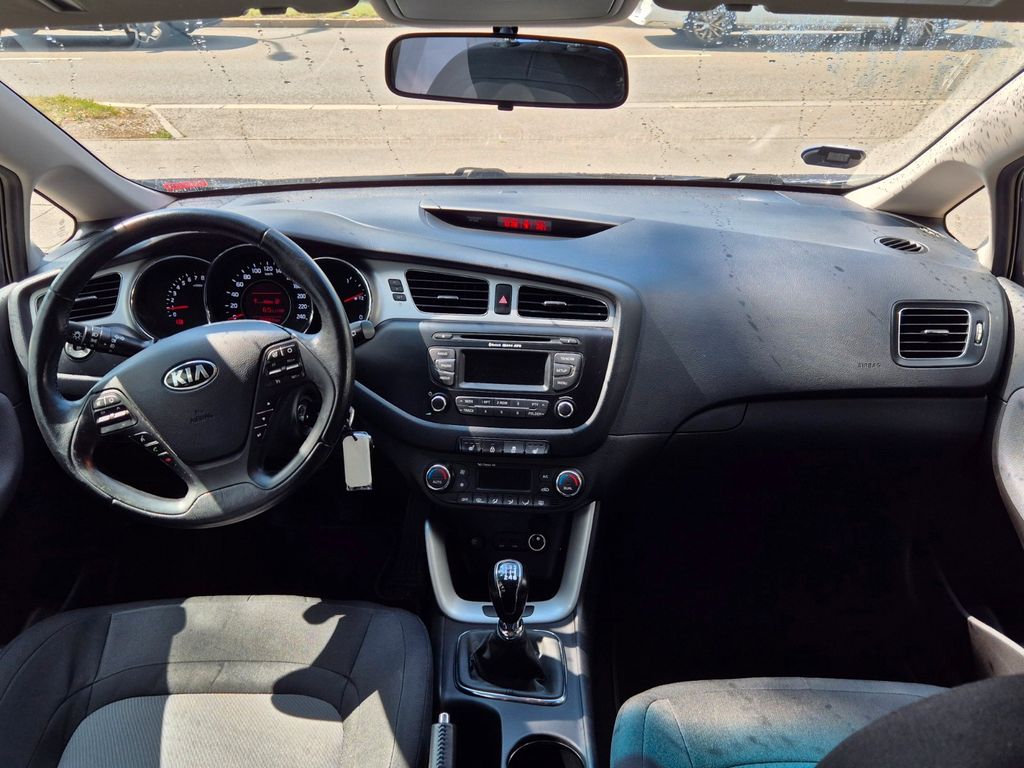 
Kia Ceed Edición Copa Mundial de la FIFA full									