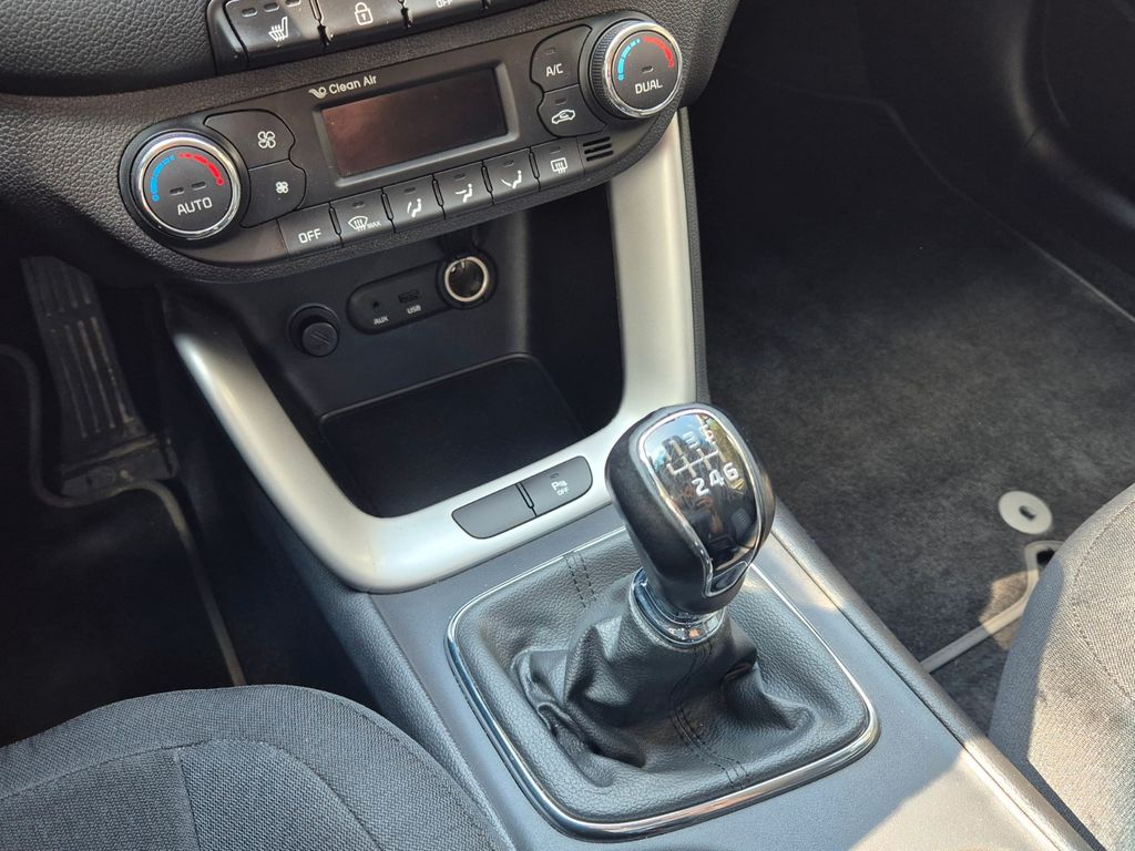 
Kia Ceed Edición Copa Mundial de la FIFA full									